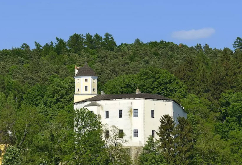Poděhusy Castle, Czech Republic (Czechia)